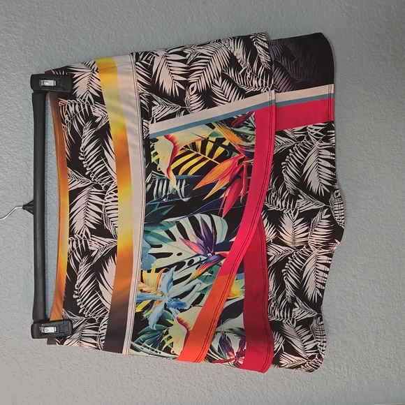 LUCKY IN LOVE Womens Bali Stripe Golf Skort sz Large (12) Multi Tropical Color - Picture 6 of 7